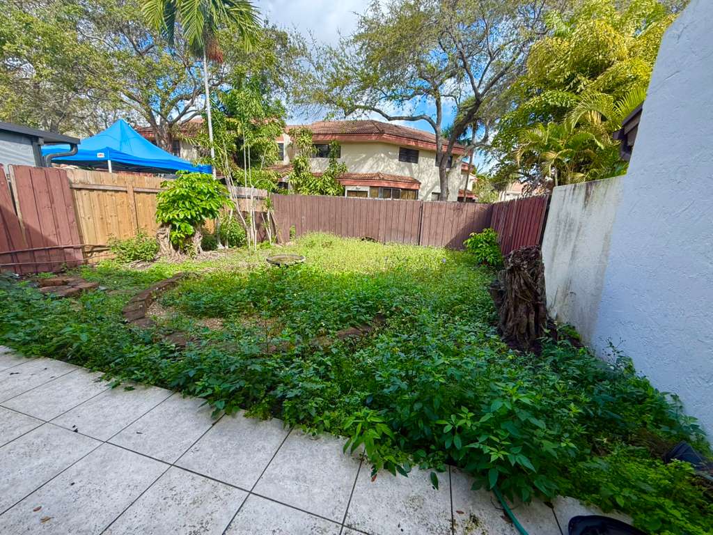 Lawn Care Excellence - Before professional lawn care and landscaping service by The Fresh Feel in South Florida